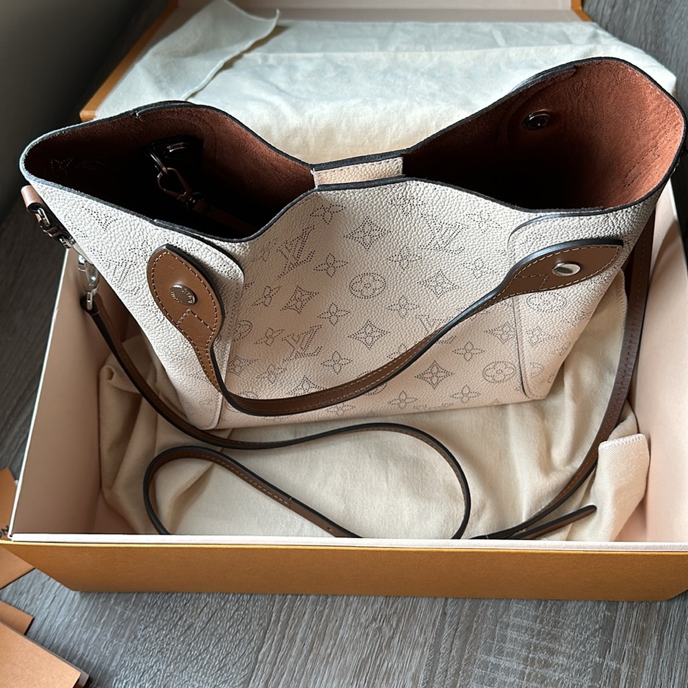 Louis Vuitton Authentic Limited Hina PM in Mahina Crème Shoulder Bag SOLD OUT - Picture 8 of 16